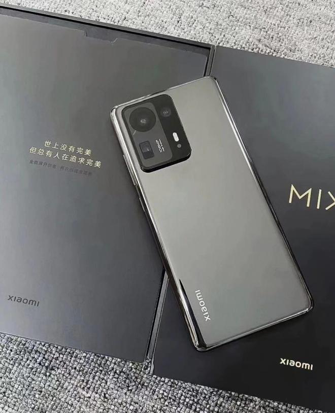 发烧”机皇如今二手688元全面屏不打孔瓦力游戏app当年6299元的小米“(图2)